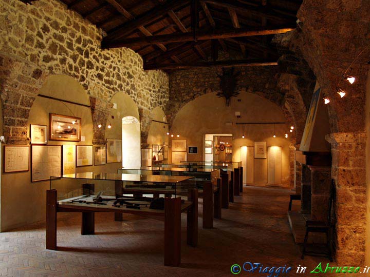 34-P5188577+.jpg - 34-P5188577+.jpg - Il "Museo Storico delle Armi" all'interno della fortezza di Civitella del Tronto.
